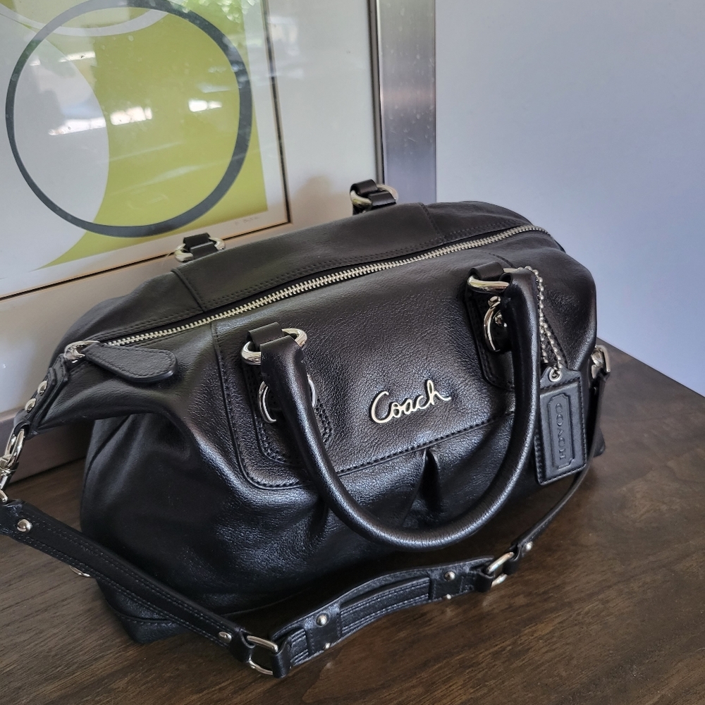 NWT Coach Leather Purse